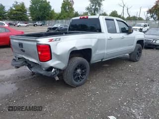 ✅ 2018 Chevrolet Silverado 1500 LT • VIN: 1GCVKREC9JZ109755 • Lot: 43396692. Wystawiony na IAAI z przebiegiem 141 137 mil. Bezpłatny archiwum sprzedaży aukcyjnych z USA i szczegółowy raport historii pojazdu na DreamBid. Zdjęcie 4.