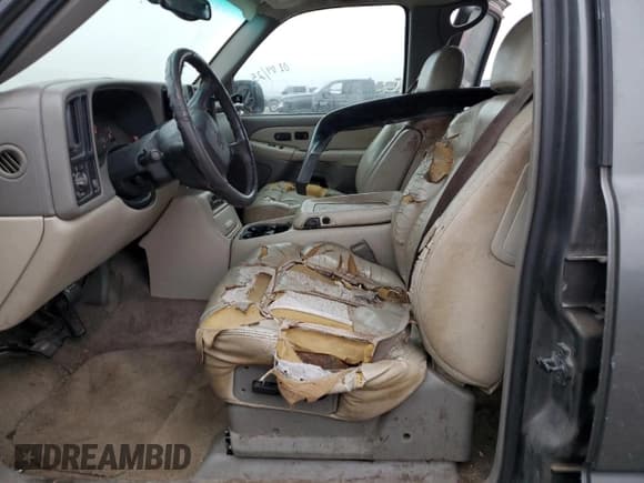 ✅ 2001 Chevrolet Suburban LS • VIN: 3GNEC16T31G203148 • Лот: 42713955. Опубликован ранее на Copart с пробегом 323 762 миль. Бесплатный доступ к архиву аукционных продаж из США и подробный отчёт об истории автомобиля на DreamBid. Изображение 7.