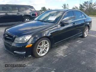 ✅ 2013 Mercedes-Benz C 300 Sport • VIN: WDDGF8AB8DR257085 • Lot: 43836216. Wystawiony na IAAI z przebiegiem 132 916 mil. Bezpłatny archiwum sprzedaży aukcyjnych z USA i szczegółowy raport historii pojazdu na DreamBid. Zdjęcie 2.