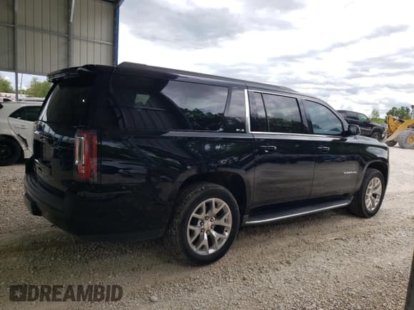✅ 2015 GMC Yukon XL SLE • VIN: 1GKS1GKC7FR689890 • Lot: 55467635. Wystawiony na Copart z przebiegiem 226 592 mil. Bezpłatny archiwum sprzedaży aukcyjnych z USA i szczegółowy raport historii pojazdu na DreamBid. Zdjęcie 3.