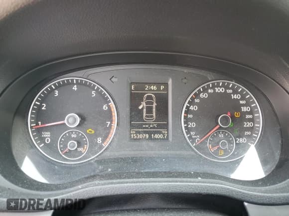 ✅ 2012 Volkswagen Passat S • VIN: 1VWAH7A33CC010987 • Lot: 71987965. Wystawiony na Copart z przebiegiem 153 079 mil. Bezpłatny archiwum sprzedaży aukcyjnych z USA i szczegółowy raport historii pojazdu na DreamBid. Zdjęcie 9.