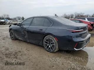 ✅ 2023 BMW i7 xDrive60 • VIN: WBY53EJ02PCL63724 • Lot: 86049074. Wystawiony na Copart z przebiegiem 46 865 mil. Bezpłatny archiwum sprzedaży aukcyjnych z USA i szczegółowy raport historii pojazdu na DreamBid. Zdjęcie 2.