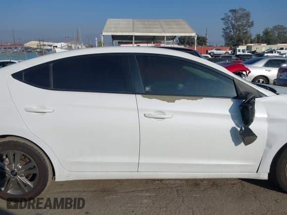 ✅ 2018 Hyundai Elantra Limited • VIN: 5NPD84LF3JH294354 • Lot: 43561118. Listed on IAAI with 96,957 mi. Free auction sales archive from the USA and detailed vehicle history report at DreamBid. Image 14.