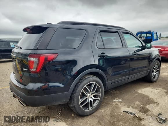 ✅ 2017 Ford Explorer Sport • VIN: 1FM5K8GT0HGA42052 • Lot: 82076415. Wystawiony na Copart z przebiegiem 135 516 mil. Bezpłatny archiwum sprzedaży aukcyjnych z USA i szczegółowy raport historii pojazdu na DreamBid. Zdjęcie 3.