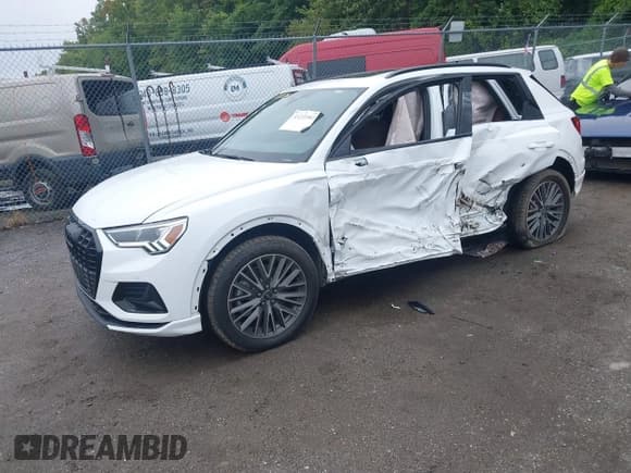 ✅ 2024 Audi Q3 Premium • VIN: WA1AUCF39R1100790 • Lot: 43239581. Listed on IAAI with 21,989 mi. Free auction sales archive from the USA and detailed vehicle history report at DreamBid. Image 2.