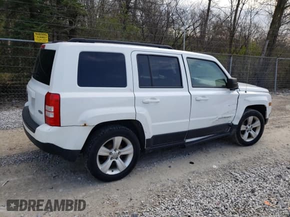 ✅ 2014 Jeep Patriot Latitude • VIN: 1C4NJPFB1ED889282 • Lot: 52318265. Listed on Copart with 122,271 mi. Free auction sales archive from the USA and detailed vehicle history report at DreamBid. Image 3.