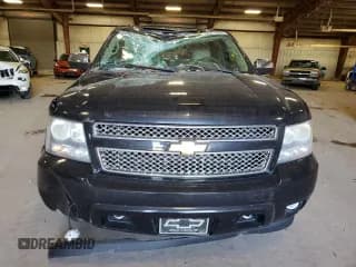 ✅ 2011 Chevrolet Suburban LTZ • VIN: 1GNSKKE37BR229637 • Lot: 64815584. Wystawiony na Copart z przebiegiem 204 210 mil. Bezpłatny archiwum sprzedaży aukcyjnych z USA i szczegółowy raport historii pojazdu na DreamBid. Zdjęcie 5.