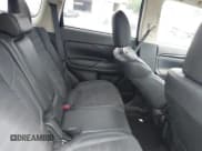 ✅ 2020 Mitsubishi Outlander SE • VIN: JA4AD3A33LZ048315 • Lot: 34935527. Wystawiony na IAAI z przebiegiem 13 986 mil. Bezpłatny archiwum sprzedaży aukcyjnych z USA i szczegółowy raport historii pojazdu na DreamBid. Zdjęcie 8.