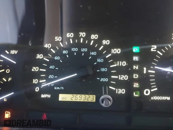 ✅ 2001 Lexus LX 470 • VIN: JTJHT00W113500583 • Lot: 42373922. Wystawiony na IAAI z przebiegiem 269 323 mil. Bezpłatny archiwum sprzedaży aukcyjnych z USA i szczegółowy raport historii pojazdu na DreamBid. Zdjęcie 7.