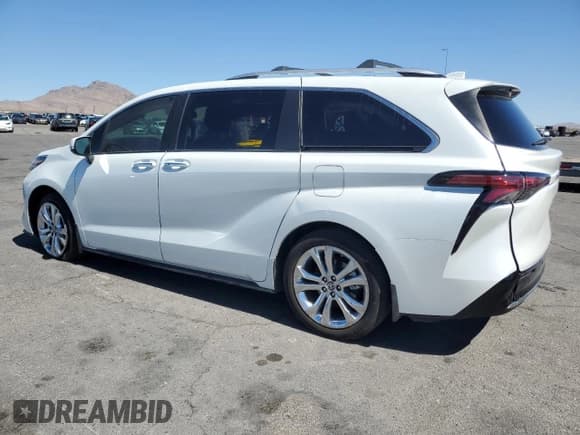 ✅ 2022 Toyota Sienna Platinum • VIN: 5TDERKEC7NS129528 • Lot: 84002825. Wystawiony na Copart z przebiegiem 52 318 mil. Bezpłatny archiwum sprzedaży aukcyjnych z USA i szczegółowy raport historii pojazdu na DreamBid. Zdjęcie 2.
