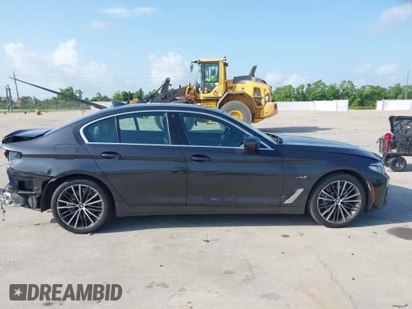 ✅ 2022 BMW 5 Series 530e • VIN: WBA13AG02NCH64896 • Lot: 42525919. Listed on IAAI with 38,965 mi. Free auction sales archive from the USA and detailed vehicle history report at DreamBid. Image 13.
