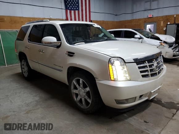 ✅ 2013 Cadillac Escalade Platinum Edition • VIN: 1GYS4DEF1DR261392 • Лот: 69136435. Опубликован ранее на Copart с пробегом 180 430 миль. Бесплатный доступ к архиву аукционных продаж из США и подробный отчёт об истории автомобиля на DreamBid. Изображение 4.