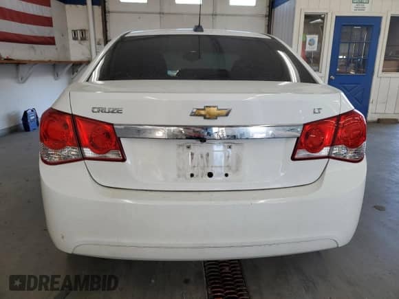 2015 Chevrolet Cruze LT z VIN 1G1PC5SB1F7130928, wystawiony jako Copart lot #84561045 z przebiegiem 106 370 mil mil oraz Szkoda całkowita • Salvage title. Historia ofert i sprzedaży dostępna na DreamBid. Obrazek 6.