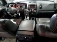 ✅ 2011 Toyota Sequoia • VIN: 5TDBM5G11BS001506 • Lot: 50900655. Wystawiony na Copart z przebiegiem 155 280 mil. Bezpłatny archiwum sprzedaży aukcyjnych z USA i szczegółowy raport historii pojazdu na DreamBid. Zdjęcie 8.