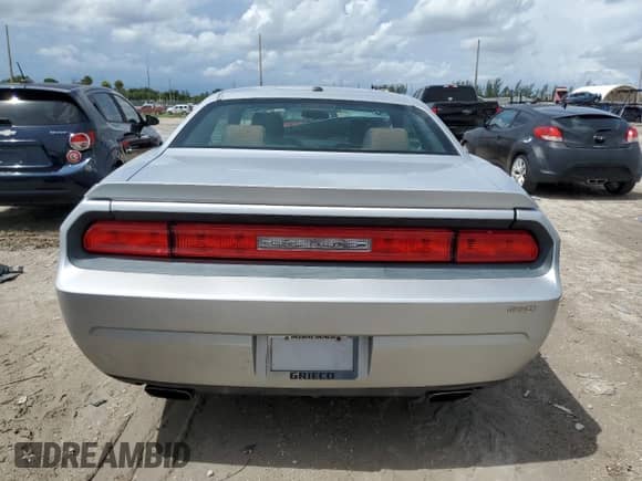 2009 Dodge Challenger R/T z VIN 2B3LJ54T09H509785, wystawiony jako Copart lot #66472714 z przebiegiem 86 756 mil mil oraz Szkoda całkowita • Salvage title. Historia ofert i sprzedaży dostępna na DreamBid. Obrazek 6.