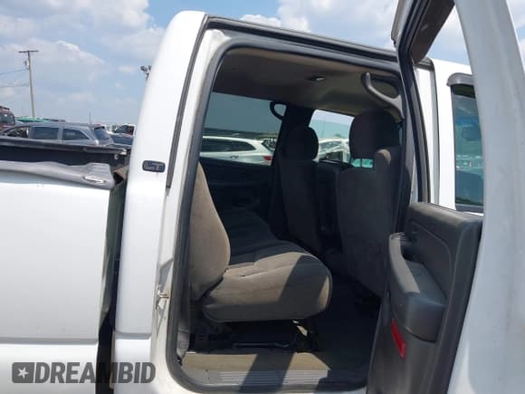 ✅ 2006 Chevrolet Silverado 2500HD LT3 • VIN: 1GCHK23D86F179644 • Лот: 42412017. Опубликован ранее на IAAI с пробегом 431 521 миль. Бесплатный доступ к архиву аукционных продаж из США и подробный отчёт об истории автомобиля на DreamBid. Изображение 8.