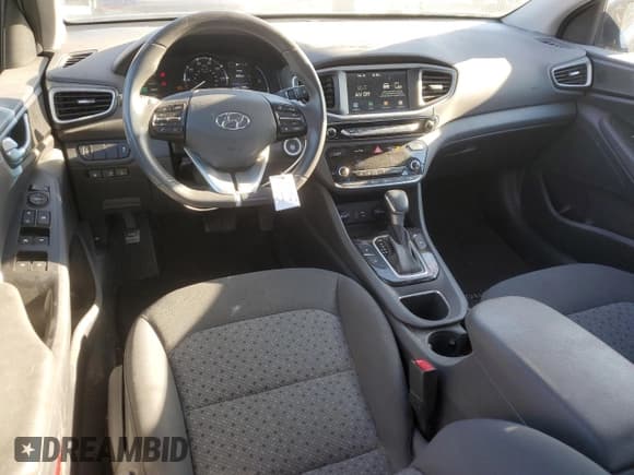 ✅ 2019 Hyundai Ioniq • VIN: KMHC65LD2KU164901 • Lot: 46706765. Wystawiony na Copart z przebiegiem 51 838 mil. Bezpłatny archiwum sprzedaży aukcyjnych z USA i szczegółowy raport historii pojazdu na DreamBid. Zdjęcie 8.