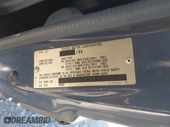 ✅ 1986 Toyota Pickup • VIN: JT4RN50R3G0185496 • Lot: 43745184. Wystawiony na IAAI z przebiegiem 329 512 mil. Bezpłatny archiwum sprzedaży aukcyjnych z USA i szczegółowy raport historii pojazdu na DreamBid. Zdjęcie 9.