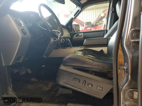 ✅ 2015 Ford Expedition Limited • VIN: 1FMJU2ATXFEF08383 • Lot: 84647945. Wystawiony na Copart z przebiegiem 149 738 mil. Bezpłatny archiwum sprzedaży aukcyjnych z USA i szczegółowy raport historii pojazdu na DreamBid. Zdjęcie 7.