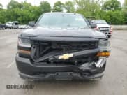 ✅ 2019 Chevrolet Silverado 1500 Custom • VIN: 2GCVKMEC4K1193464 • Lot: 58513415. Wystawiony na Copart z przebiegiem 111 243 mil. Bezpłatny archiwum sprzedaży aukcyjnych z USA i szczegółowy raport historii pojazdu na DreamBid. Zdjęcie 5.