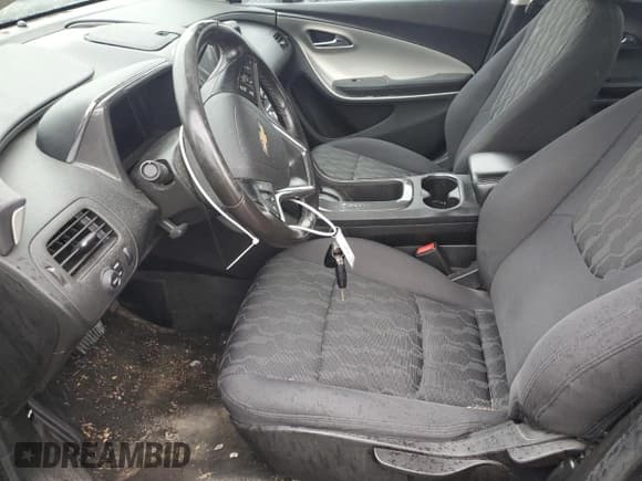 ✅ 2015 Chevrolet Volt • VIN: 1G1RC6E45FU141783 • Lot: 81217355. Wystawiony na Copart z przebiegiem 136 820 mil. Bezpłatny archiwum sprzedaży aukcyjnych z USA i szczegółowy raport historii pojazdu na DreamBid. Zdjęcie 7.