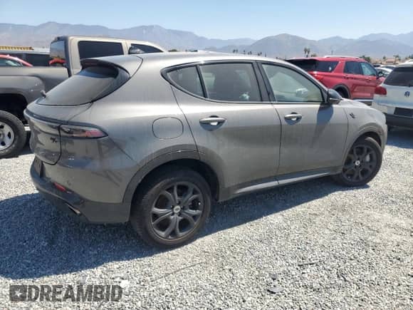 2024 Dodge Hornet R/T Plus z VIN ZACPDFDW6R3A24466, wystawiony jako Copart lot #62560165 z przebiegiem 13 170 mil mil oraz Szkoda całkowita • Salvage title. Historia ofert i sprzedaży dostępna na DreamBid. Obrazek 3.