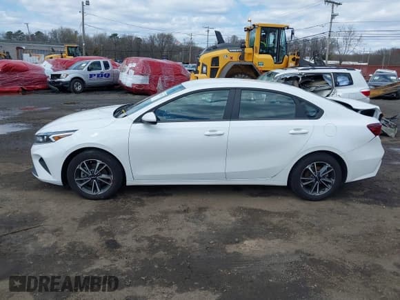 ✅ 2023 Kia Forte LXS • VIN: 3KPF24AD2PE694057 • Lot: 41973612. Wystawiony na IAAI z przebiegiem 18 051 mil. Bezpłatny archiwum sprzedaży aukcyjnych z USA i szczegółowy raport historii pojazdu na DreamBid. Zdjęcie 14.