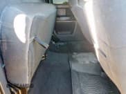 ✅ 2002 Chevrolet Silverado 1500 • VIN: 1GCEC19V72Z300652 • Lot: 92097815. Wystawiony na Copart z przebiegiem Nie podano. Bezpłatny archiwum sprzedaży aukcyjnych z USA i szczegółowy raport historii pojazdu na DreamBid. Zdjęcie 10.