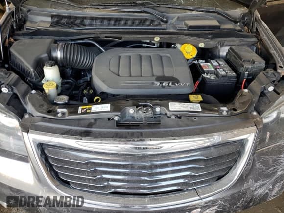 ✅ 2015 Chrysler Town & Country S • VIN: 2C4RC1HG6FR753990 • Lot: 84956404. Listed on Copart with 183,637 mi. Free auction sales archive from the USA and detailed vehicle history report at DreamBid. Image 12.