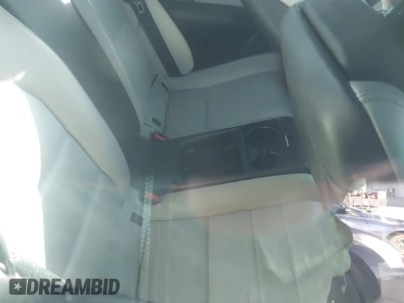 ✅ 2012 Mercedes-Benz C 250 • VIN: WDDGJ4HB1CF805053 • Lot: 43423501. Listed on IAAI with 174,362 mi. Free auction sales archive from the USA and detailed vehicle history report at DreamBid. Image 8.