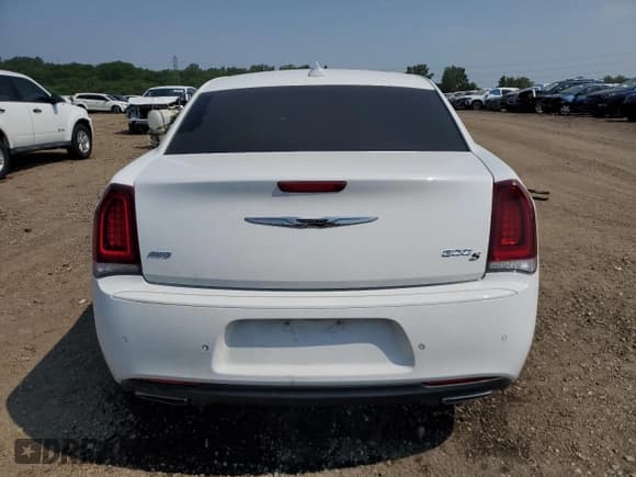 ✅ 2017 Chrysler 300 S • VIN: 2C3CCAGG6HH607724 • Lot: 60029575. Listed on Copart with 72,819 mi. Free auction sales archive from the USA and detailed vehicle history report at DreamBid. Image 6.