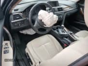 ✅ 2015 BMW 3 Series 320i xDrive • VIN: WBA3C3G56FNS73749 • Lot: 49975215. Wystawiony na Copart z przebiegiem Nie podano. Bezpłatny archiwum sprzedaży aukcyjnych z USA i szczegółowy raport historii pojazdu na DreamBid. Zdjęcie 8.