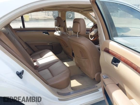 ✅ 2008 Mercedes-Benz S 550 • VIN: WDDNG71X68A192851 • Lot: 42869263. Wystawiony na IAAI z przebiegiem 214 011 mil. Bezpłatny archiwum sprzedaży aukcyjnych z USA i szczegółowy raport historii pojazdu na DreamBid. Zdjęcie 8.