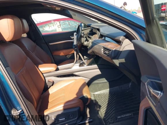 ✅ 2019 Audi e-tron Prestige • VIN: WA1VABGE0KB009718 • Lot: 42336983. Listed on IAAI with 54,871 mi. Free auction sales archive from the USA and detailed vehicle history report at DreamBid. Image 5.