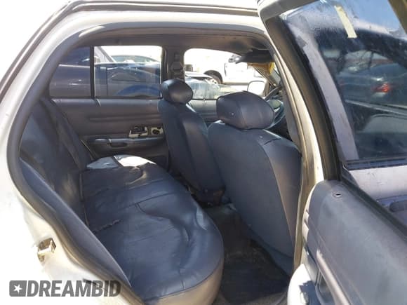 ✅ 1998 Ford Crown Victoria Police • VIN: 2FAFP71WXWX115531 • Lot: 42500505. Wystawiony na IAAI z przebiegiem 197 158 mil. Bezpłatny archiwum sprzedaży aukcyjnych z USA i szczegółowy raport historii pojazdu na DreamBid. Zdjęcie 8.