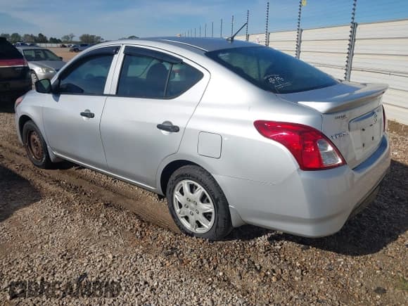 ✅ 2018 Nissan Versa SV • VIN: 3N1CN7AP7JL809022 • Lot: 43768213. Wystawiony na IAAI z przebiegiem 72 608 mil. Bezpłatny archiwum sprzedaży aukcyjnych z USA i szczegółowy raport historii pojazdu na DreamBid. Zdjęcie 3.