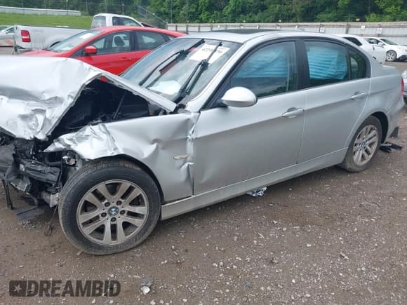 ✅ 2007 BMW 3 Series 328i • VIN: WBAVC535X7FZ77507 • Lot: 42230370. Wystawiony na IAAI z przebiegiem 167 206 mil. Bezpłatny archiwum sprzedaży aukcyjnych z USA i szczegółowy raport historii pojazdu na DreamBid. Zdjęcie 2.