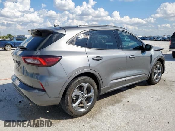 ✅ 2024 Ford Escape ST-Line • VIN: 1FMCU0MN4RUA15724 • Lot: 82097495. Wystawiony na Copart z przebiegiem 39 917 mil. Bezpłatny archiwum sprzedaży aukcyjnych z USA i szczegółowy raport historii pojazdu na DreamBid. Zdjęcie 3.