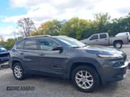 ✅ 2014 Jeep Cherokee Latitude • VIN: 1C4PJMCB5EW151324 • Lot: 43514748. Wystawiony na IAAI z przebiegiem 108 169 mil. Bezpłatny archiwum sprzedaży aukcyjnych z USA i szczegółowy raport historii pojazdu na DreamBid. Zdjęcie 14.
