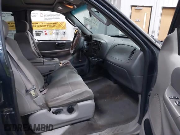 ✅ 2003 Ford F-150 XL • VIN: 1FTRX18LX3NB00847 • Лот: 42092540. Опубликован ранее на IAAI с пробегом 185 536 миль. Бесплатный доступ к архиву аукционных продаж из США и подробный отчёт об истории автомобиля на DreamBid. Изображение 5.