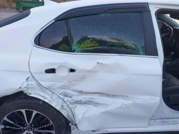 2020 Toyota Camry Hybrid SE z VIN 4T1J31AK6LU536333, wystawiony jako IAAI lot #43088914 z przebiegiem 73 421 mil mil oraz . Historia ofert i sprzedaży dostępna na DreamBid. Obrazek 8.