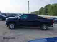 2022 Chevrolet Silverado 1500 LT z VIN 1GCPWCED7NZ139510, wystawiony jako IAAI lot #42414534 z przebiegiem 121 120 mil mil oraz . Historia ofert i sprzedaży dostępna na DreamBid. Obrazek 14.