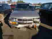2002 Chevrolet Blazer LS z VIN 1GNDT13W92K149598, wystawiony jako Copart lot #81003394 z przebiegiem 154 972 mil mil oraz Szkoda całkowita • Salvage title. Historia ofert i sprzedaży dostępna na DreamBid. Obrazek 5.