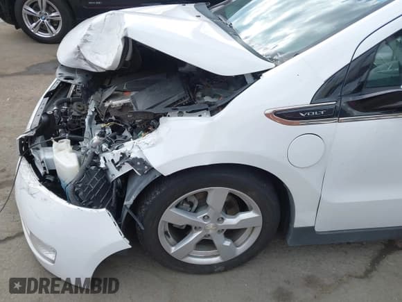 ✅ 2015 Chevrolet Volt • VIN: 1G1RC6E47FU141624 • Lot: 43303865. Wystawiony na IAAI z przebiegiem 38 622 mil. Bezpłatny archiwum sprzedaży aukcyjnych z USA i szczegółowy raport historii pojazdu na DreamBid. Zdjęcie 15.