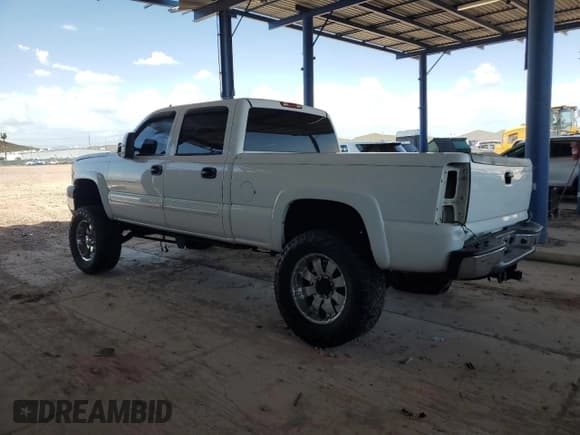 ✅ 2006 Chevrolet Silverado 2500HD LT2 • VIN: 1GCHK23U06F156181 • Lot: 61015095. Wystawiony na Copart z przebiegiem Nie podano. Bezpłatny archiwum sprzedaży aukcyjnych z USA i szczegółowy raport historii pojazdu na DreamBid. Zdjęcie 2.