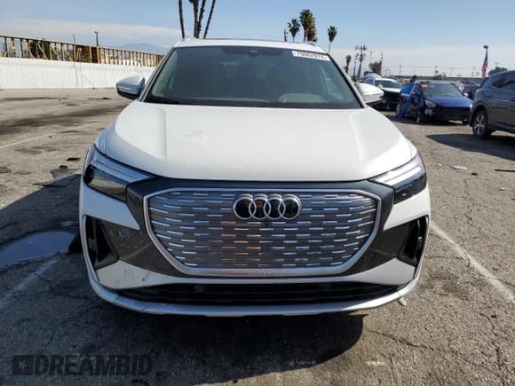 ✅ 2023 Audi Q4 e-tron Premium Plus • VIN: WA1L2BFZ0PP069713 • Lot: 75062974. Wystawiony na Copart z przebiegiem 8 426 mil. Bezpłatny archiwum sprzedaży aukcyjnych z USA i szczegółowy raport historii pojazdu na DreamBid. Zdjęcie 5.