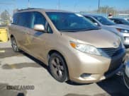 ✅ 2012 Toyota Sienna LE • VIN: 5TDKK3DC0CS229210 • Лот: 43570367. Опубликован ранее на IAAI с пробегом 107 219 миль. Бесплатный доступ к архиву аукционных продаж из США и подробный отчёт об истории автомобиля на DreamBid. Изображение 1.
