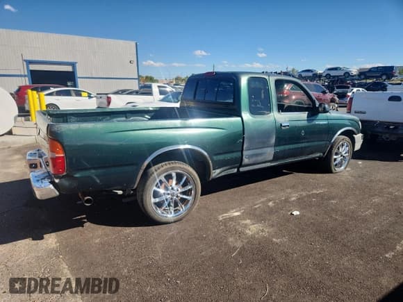 ✅ 2000 Toyota Tacoma • VIN: 4TAVL52N8YZ600013 • Lot: 85351465. Wystawiony na Copart z przebiegiem 298 686 mil. Bezpłatny archiwum sprzedaży aukcyjnych z USA i szczegółowy raport historii pojazdu na DreamBid. Zdjęcie 3.