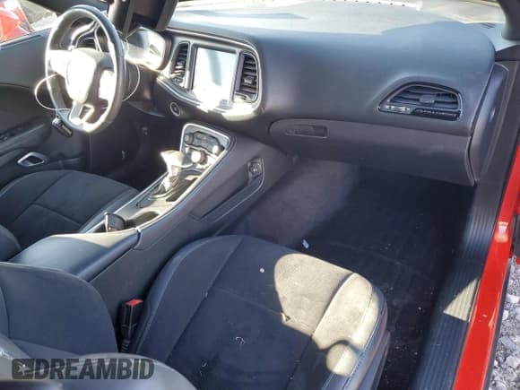 ✅ 2016 Dodge Challenger R/T Scat Pack • VIN: 2C3CDZFJ6GH168483 • Lot: 79006893. Wystawiony na Copart z przebiegiem 32 704 mil. Bezpłatny archiwum sprzedaży aukcyjnych z USA i szczegółowy raport historii pojazdu na DreamBid. Zdjęcie 8.