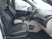 ✅ 2019 Dodge Grand Caravan SXT • VIN: 2C4RDGCG3KR693040 • Lot: 43435448. Wystawiony na IAAI z przebiegiem 106 224 mil. Bezpłatny archiwum sprzedaży aukcyjnych z USA i szczegółowy raport historii pojazdu na DreamBid. Zdjęcie 5.